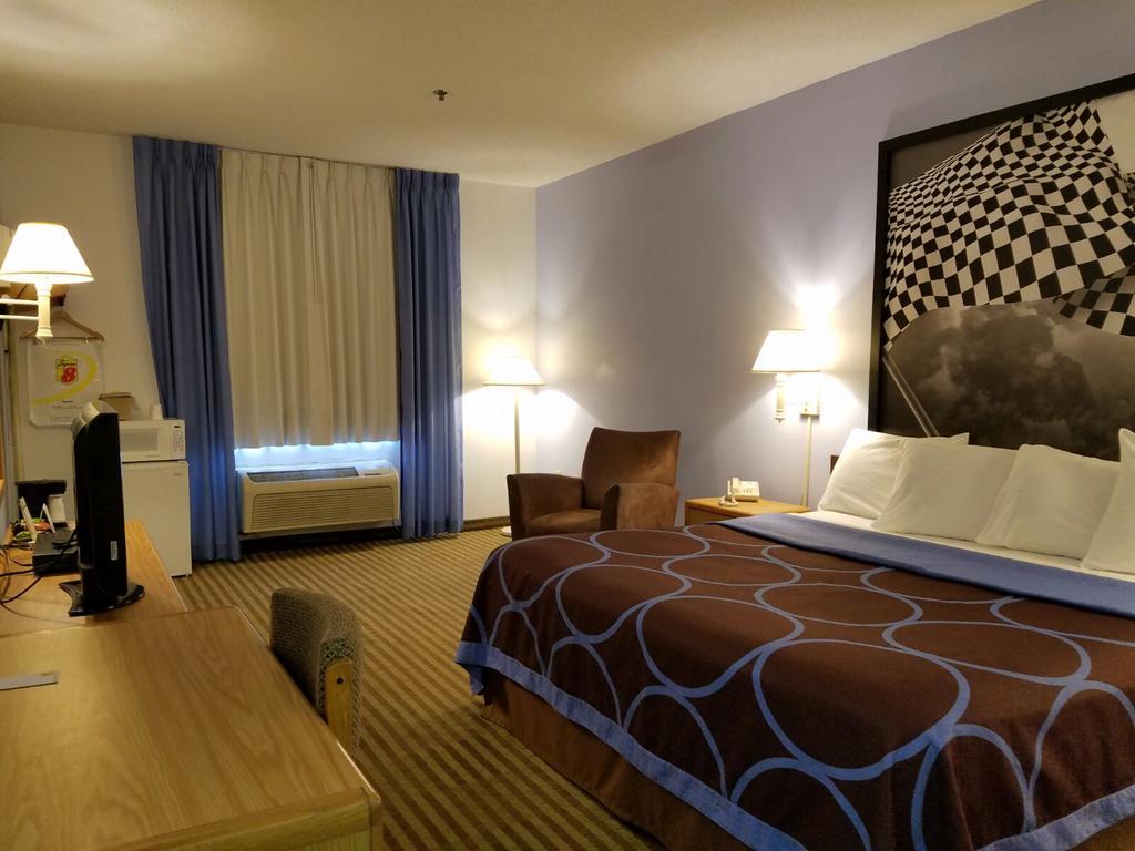 Hotel Super 8 By Wyndham Huntington Exteriér fotografie