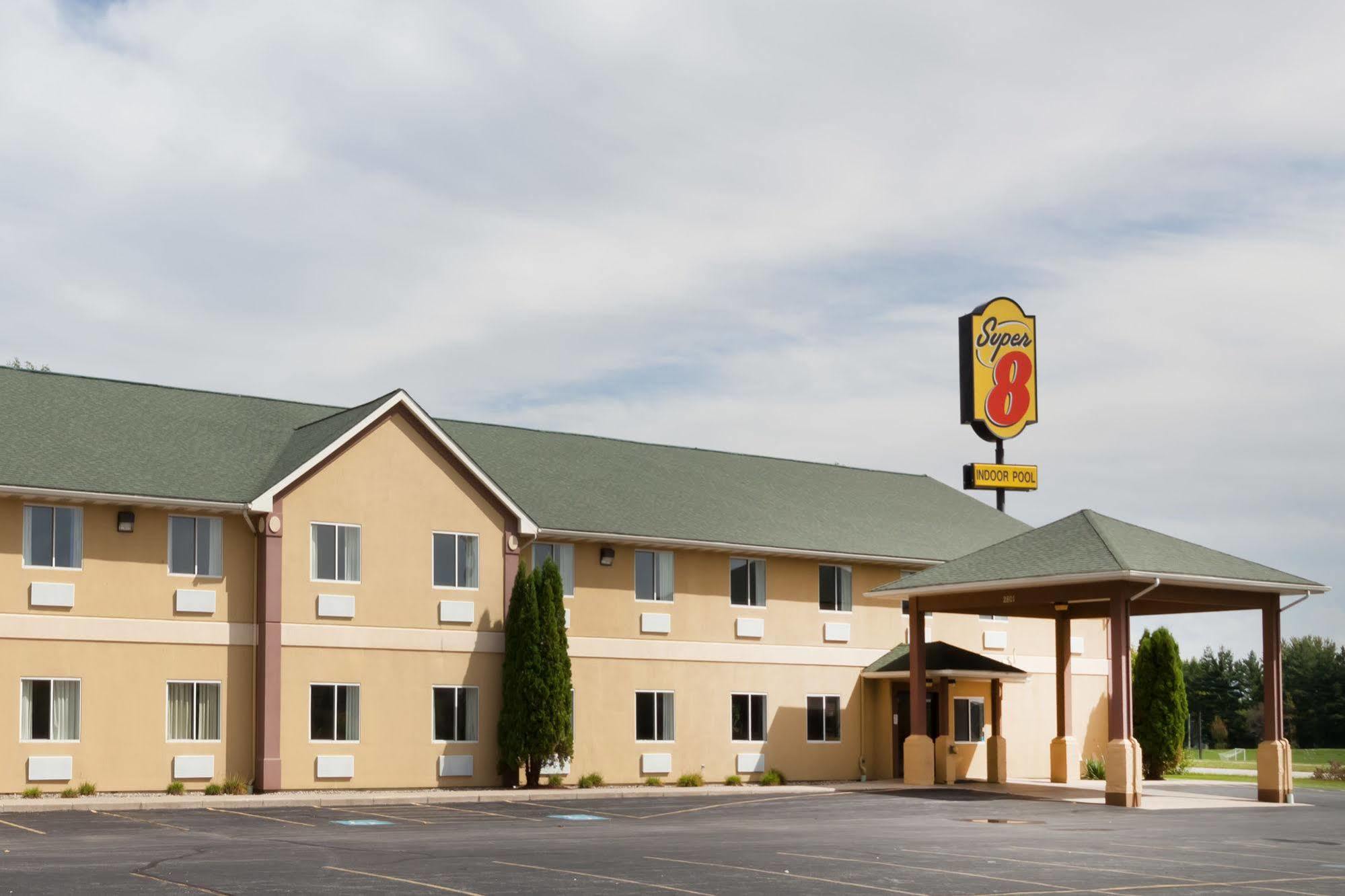 Hotel Super 8 By Wyndham Huntington Exteriér fotografie